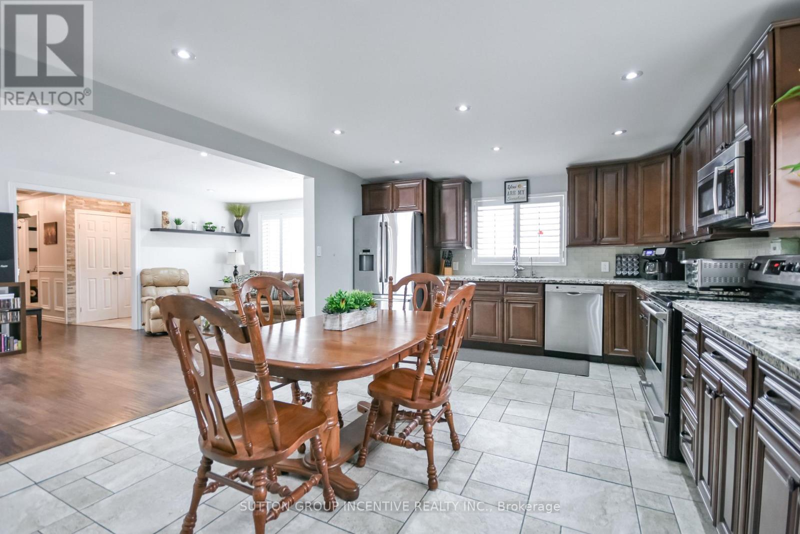 355 Zoo Park Road, Wasaga Beach, Ontario  L9Z 1S7 - Photo 10 - S12966276