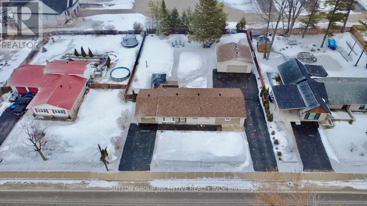 355 Zoo Park Road, Wasaga Beach, Ontario  L9Z 1S7 - Photo 2 - S12966276