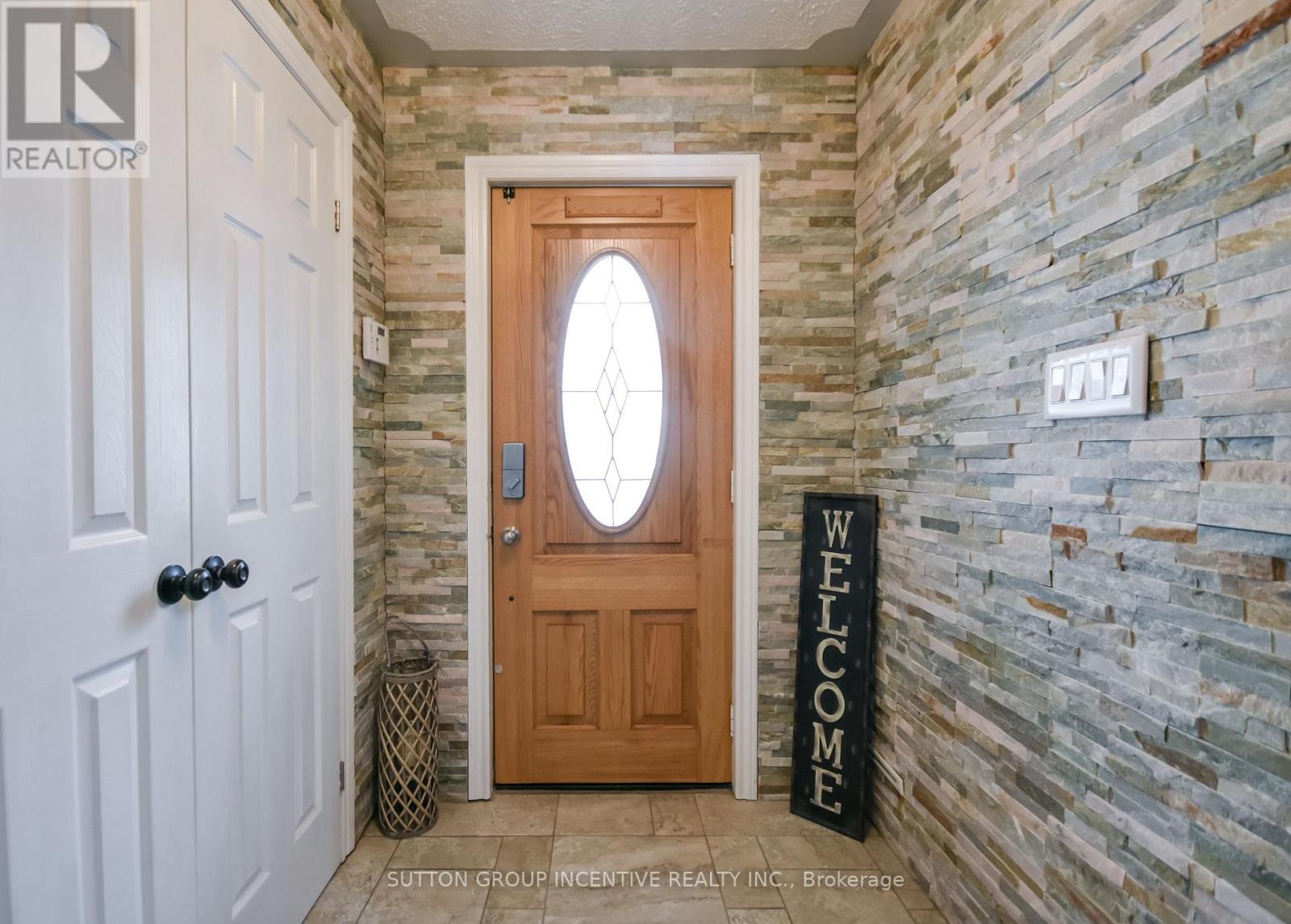 355 Zoo Park Road, Wasaga Beach, Ontario  L9Z 1S7 - Photo 4 - S12966276