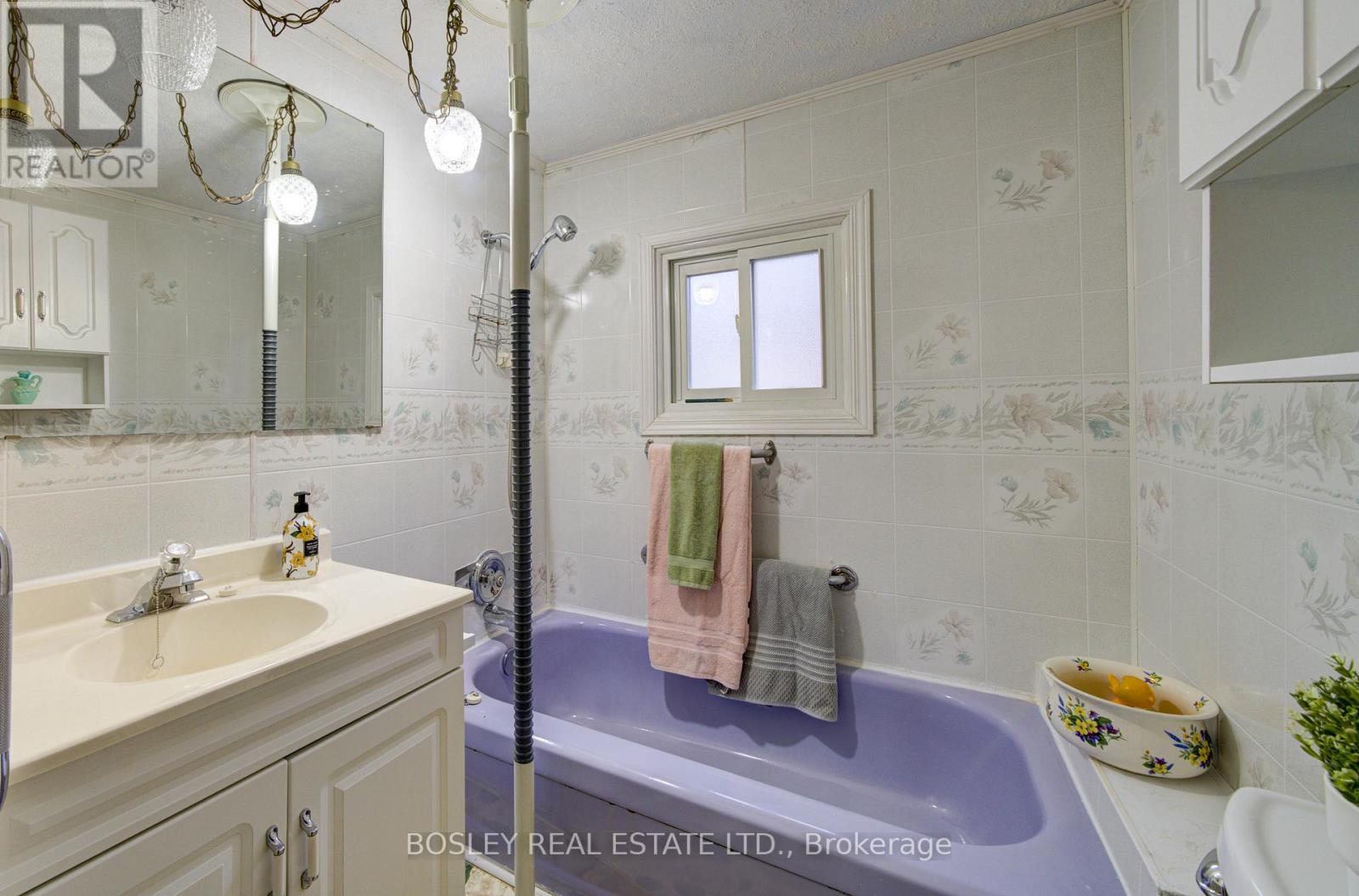 310 Tiny Beaches Road S, Tiny, Ontario  L0L 2J0 - Photo 35 - S12966378