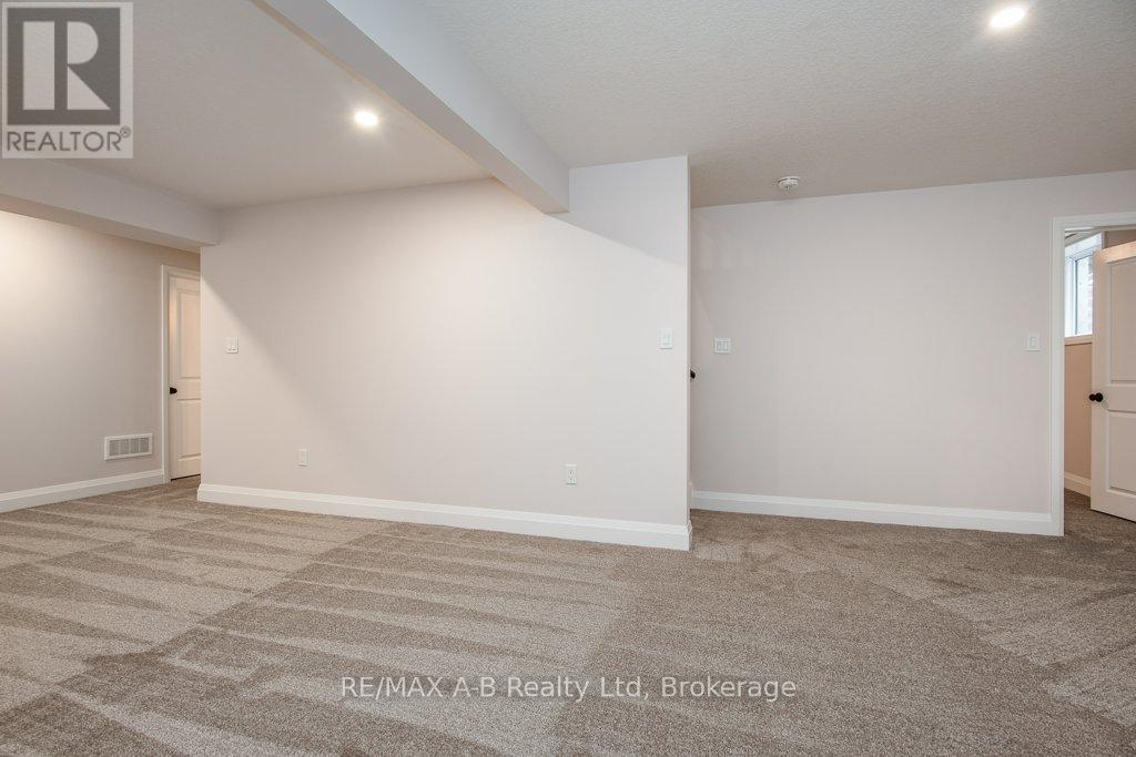 Unknown Address, ,    - Photo 39 - X12576886