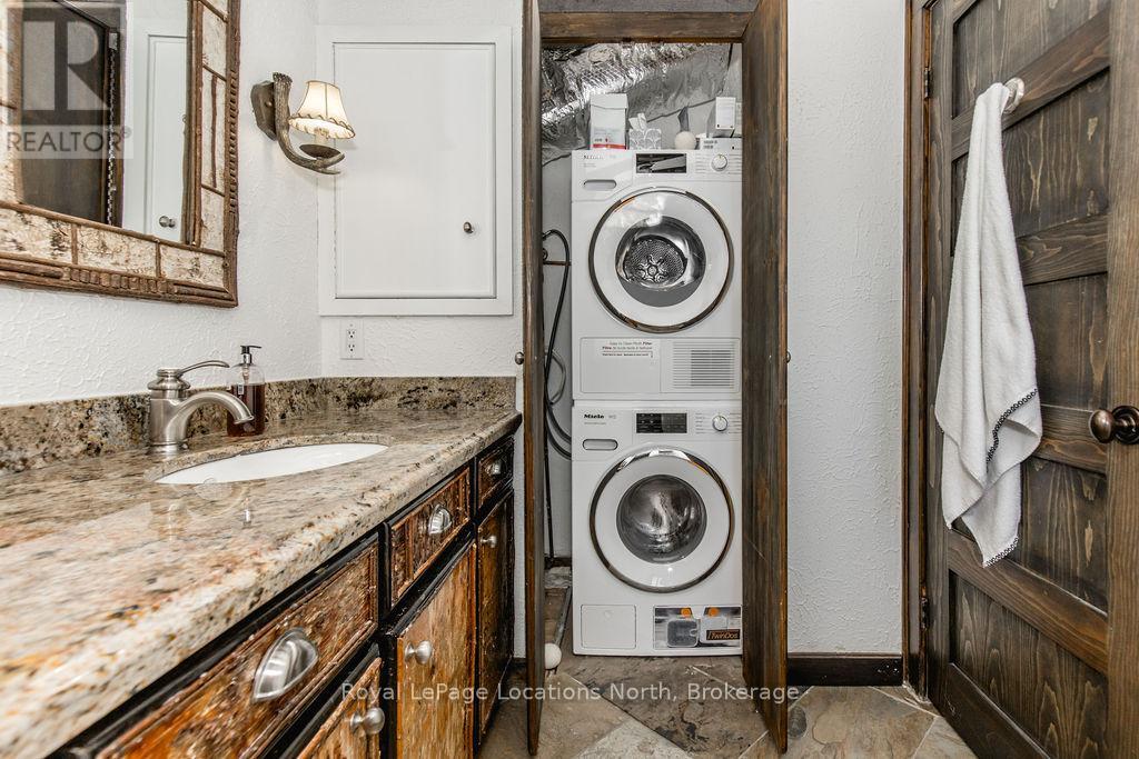 138 St Moritz Crescent, Blue Mountains, Ontario  L9Y 0S6 - Photo 35 - X12963722