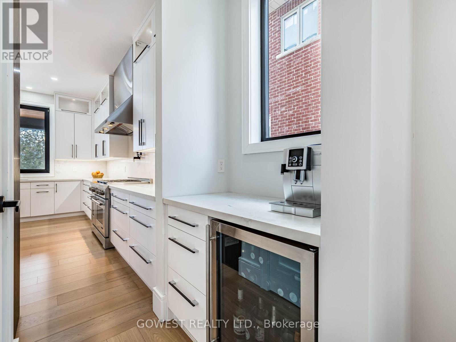 402 Niar Avenue, Mississauga, Ontario  L5G 1W3 - Photo 17 - W12931328