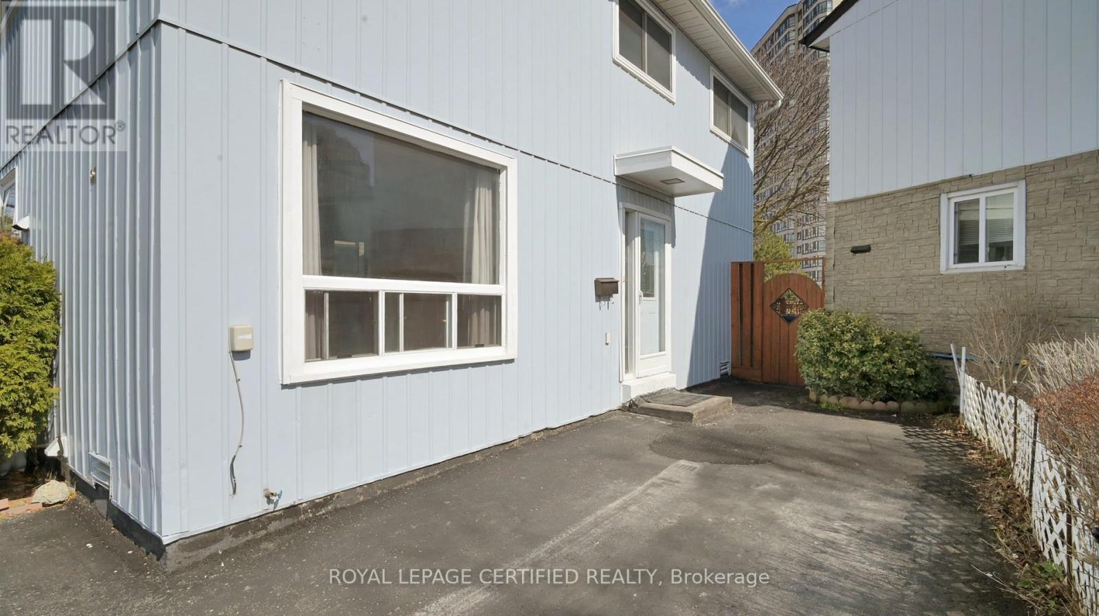 99 Huntingwood Crescent, Brampton, Ontario  L6S 1S5 - Photo 3 - W12966224