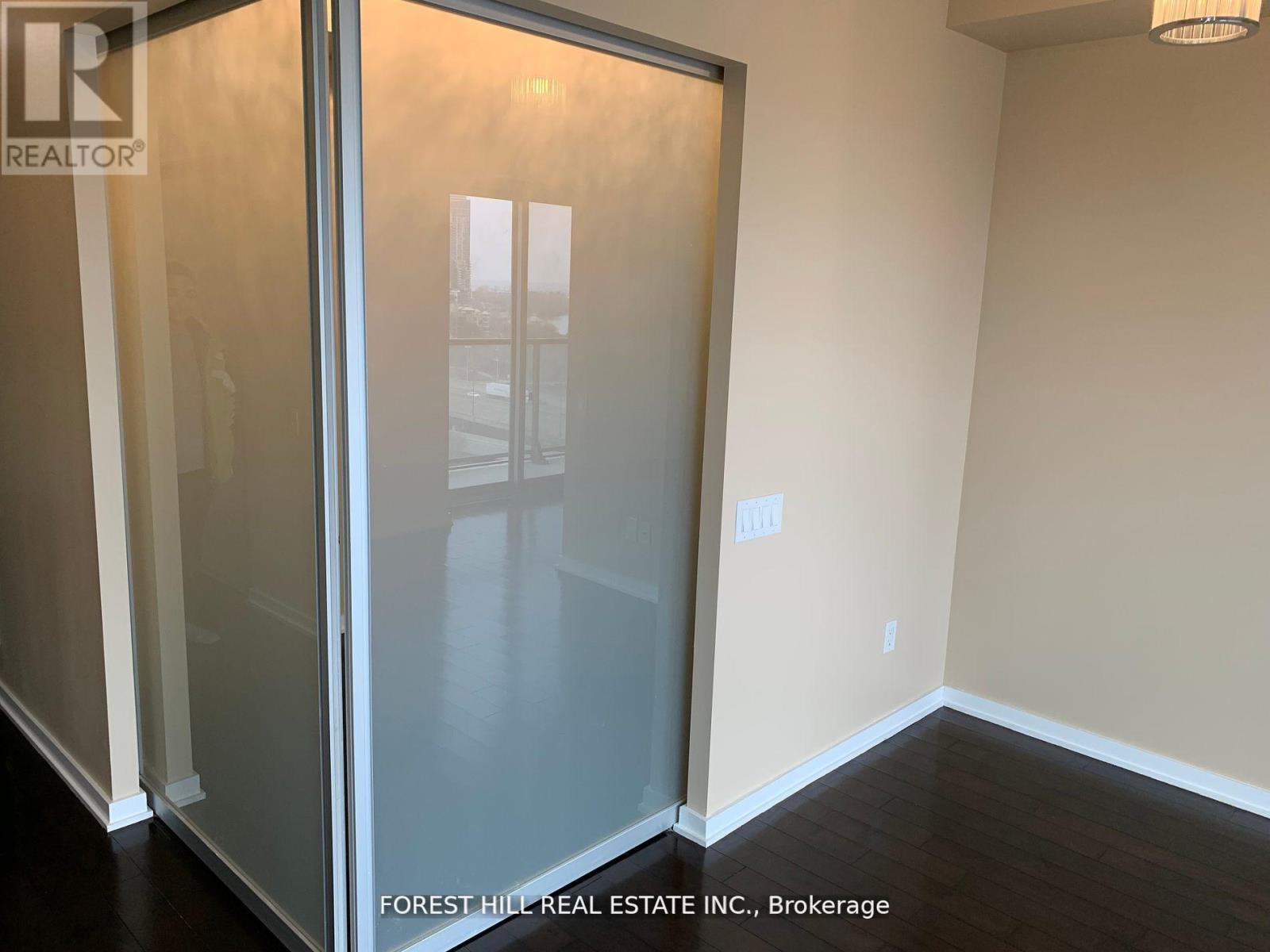 1305 - 105 Queensway Avenue, Toronto, Ontario  M6S 5B5 - Photo 7 - W12966300