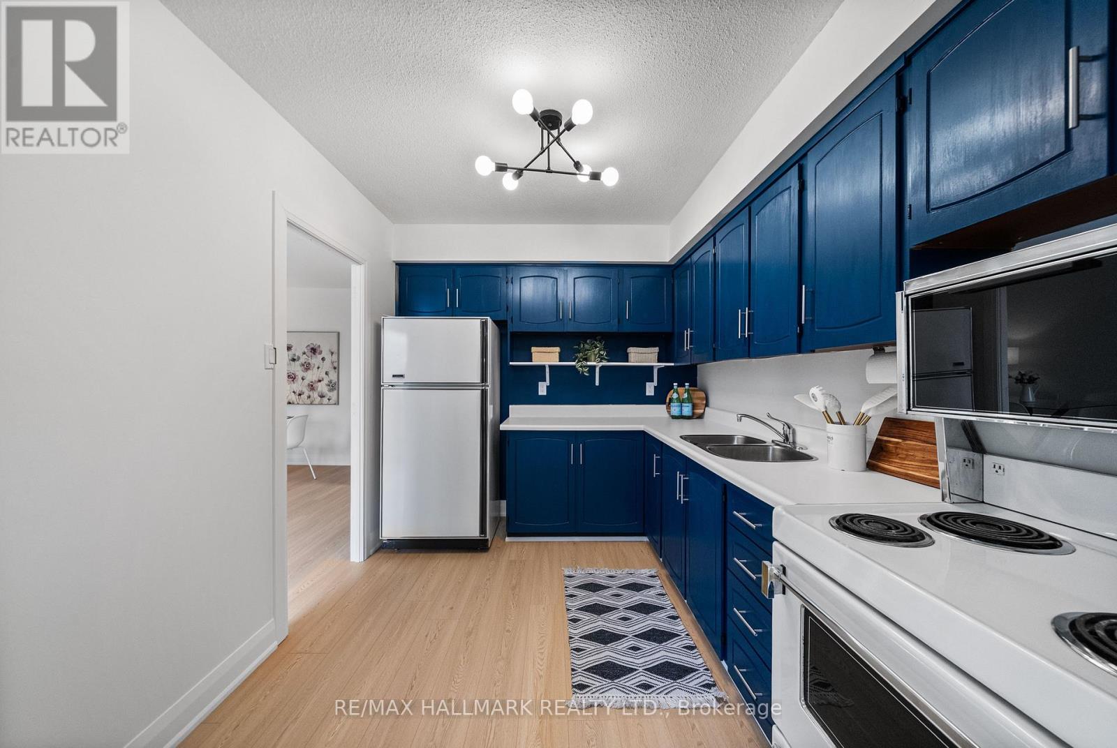 209 - 35 Ormskirk Avenue, Toronto, Ontario  M6S 1A8 - Photo 10 - W12966314