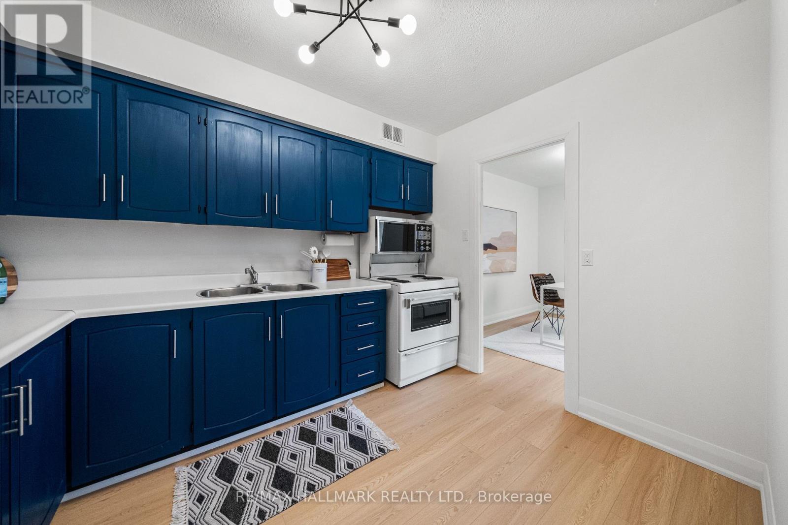 209 - 35 Ormskirk Avenue, Toronto, Ontario  M6S 1A8 - Photo 11 - W12966314