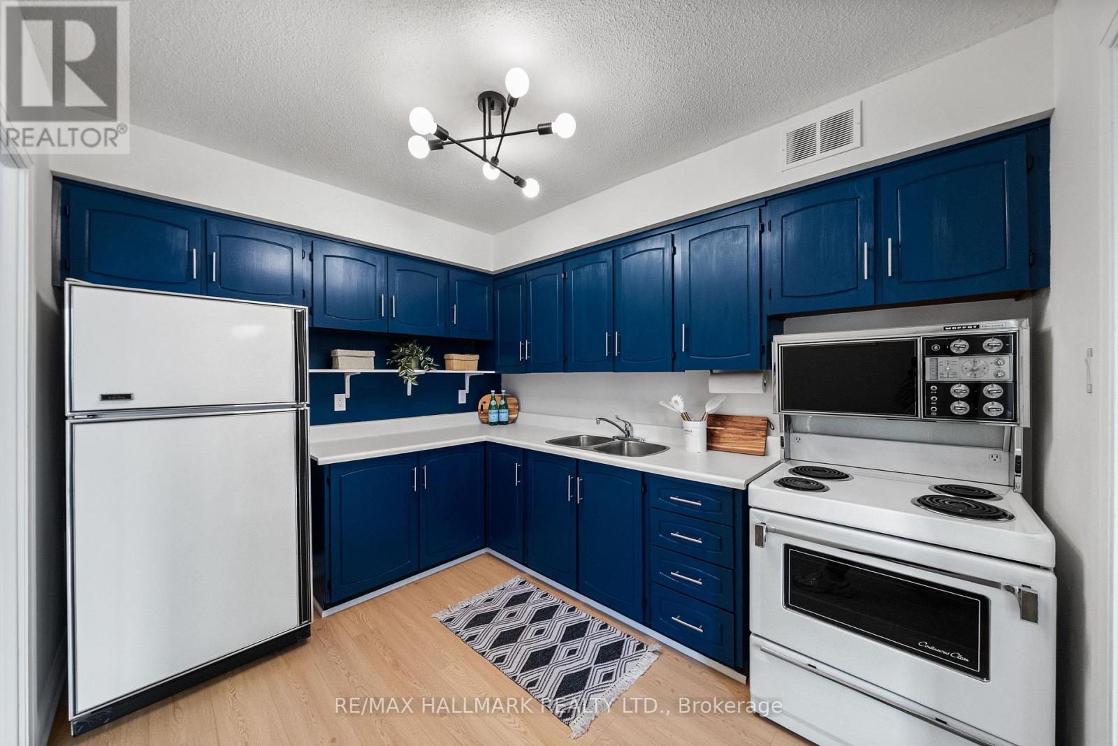 209 - 35 Ormskirk Avenue, Toronto, Ontario  M6S 1A8 - Photo 9 - W12966314