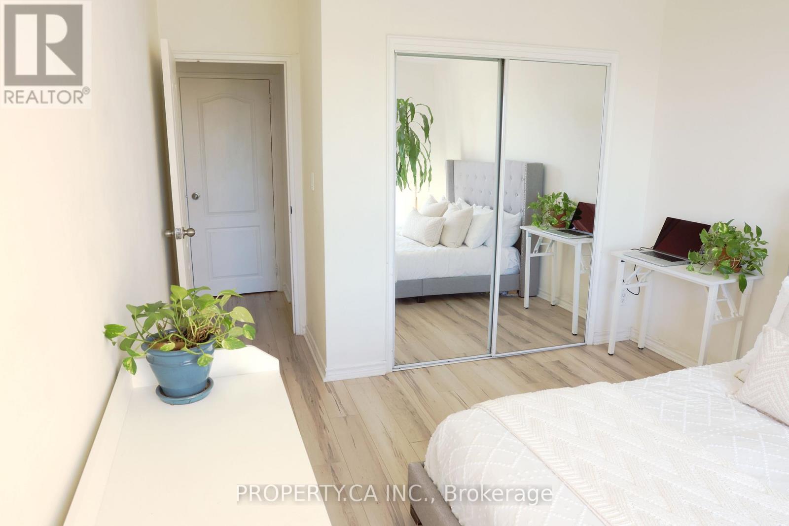 303 - 60 Gulliver Road, Toronto, Ontario  M6M 2M6 - Photo 16 - W12966346