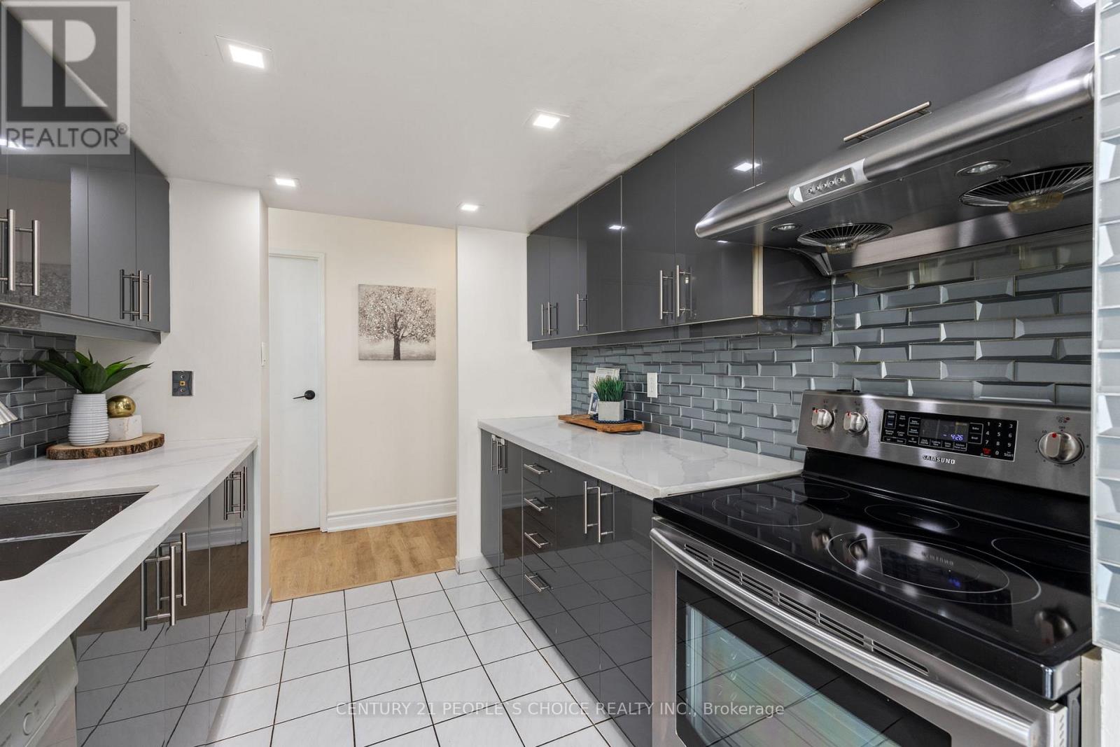 1605 - 3 Rowntree Road, Toronto, Ontario  M9V 5G8 - Photo 11 - W12966368