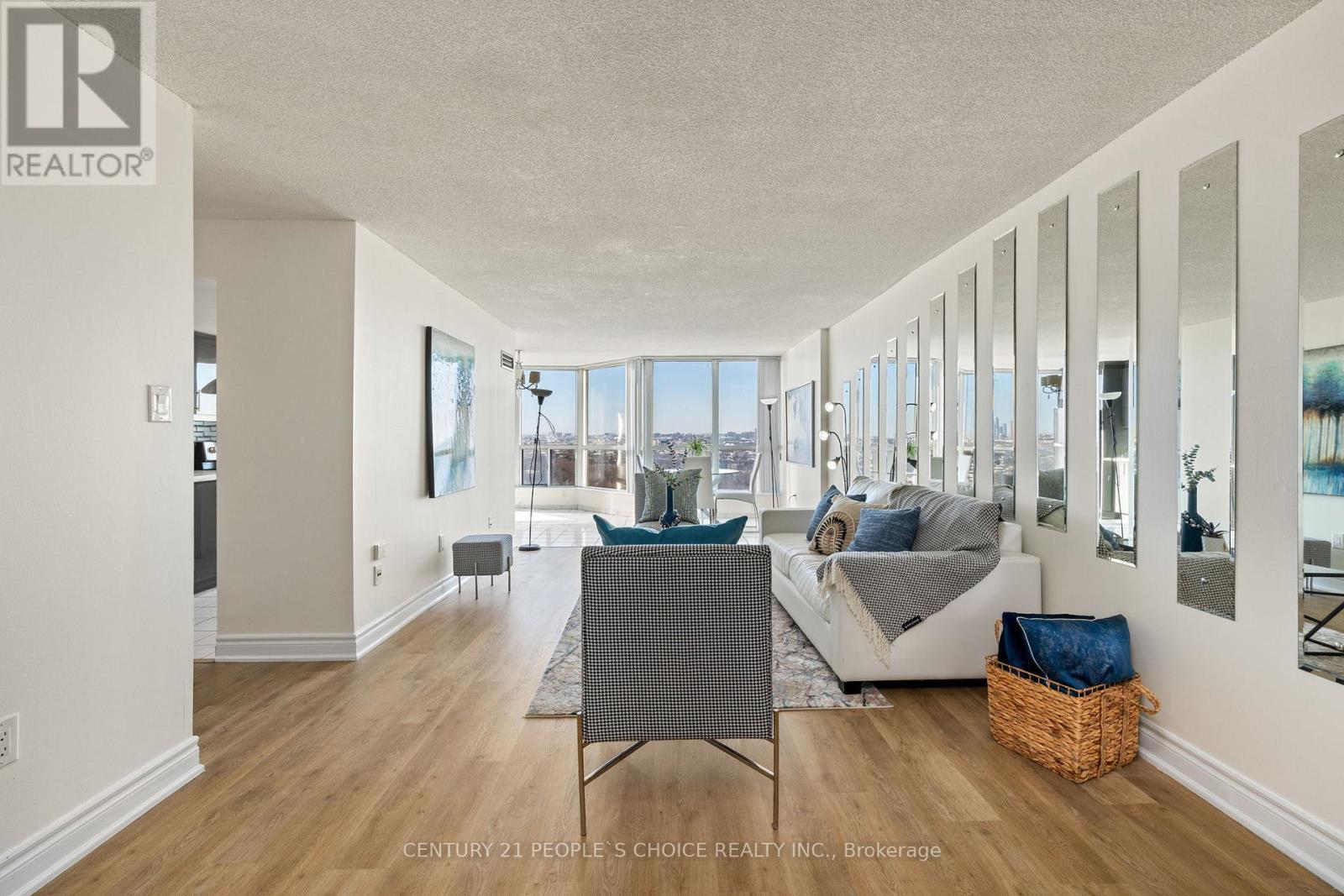 1605 - 3 Rowntree Road, Toronto, Ontario  M9V 5G8 - Photo 2 - W12966368