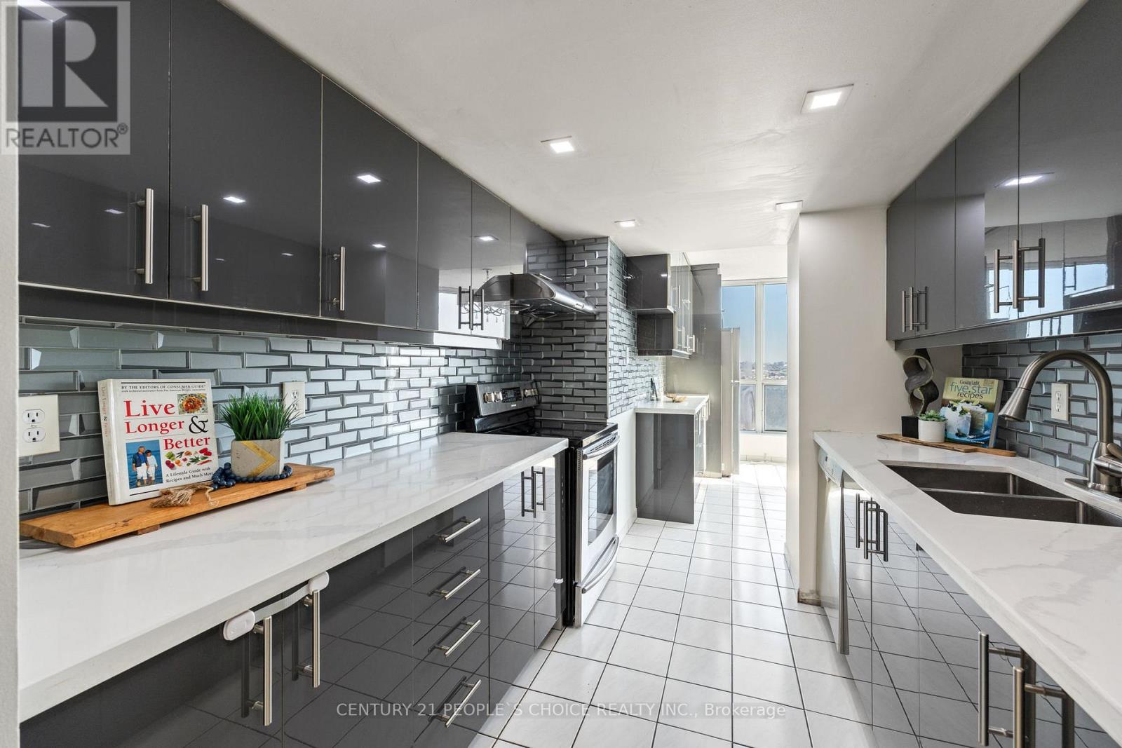 1605 - 3 Rowntree Road, Toronto, Ontario  M9V 5G8 - Photo 9 - W12966368