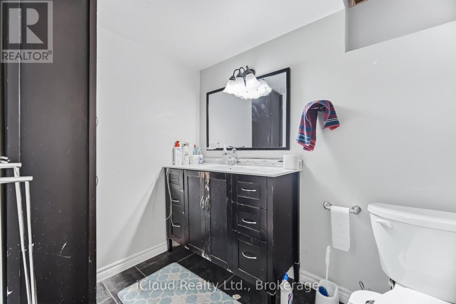 81 Crown Victoria Drive W, Brampton, Ontario  L7A 3X1 - Photo 48 - W12966380