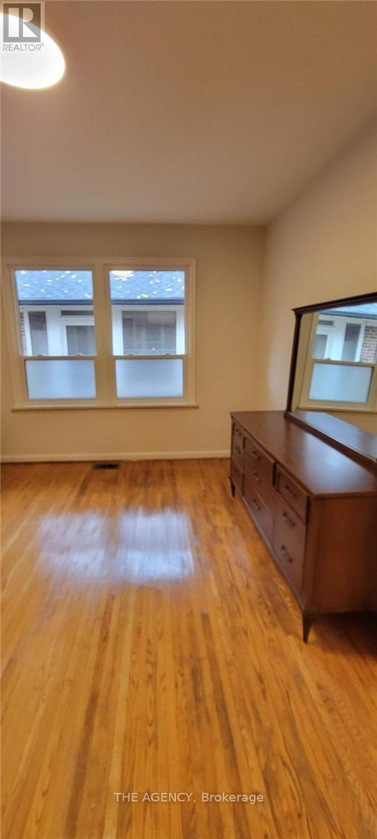 64 Farningham Crescent, Toronto, Ontario  M9B 3B6 - Photo 17 - W12966458