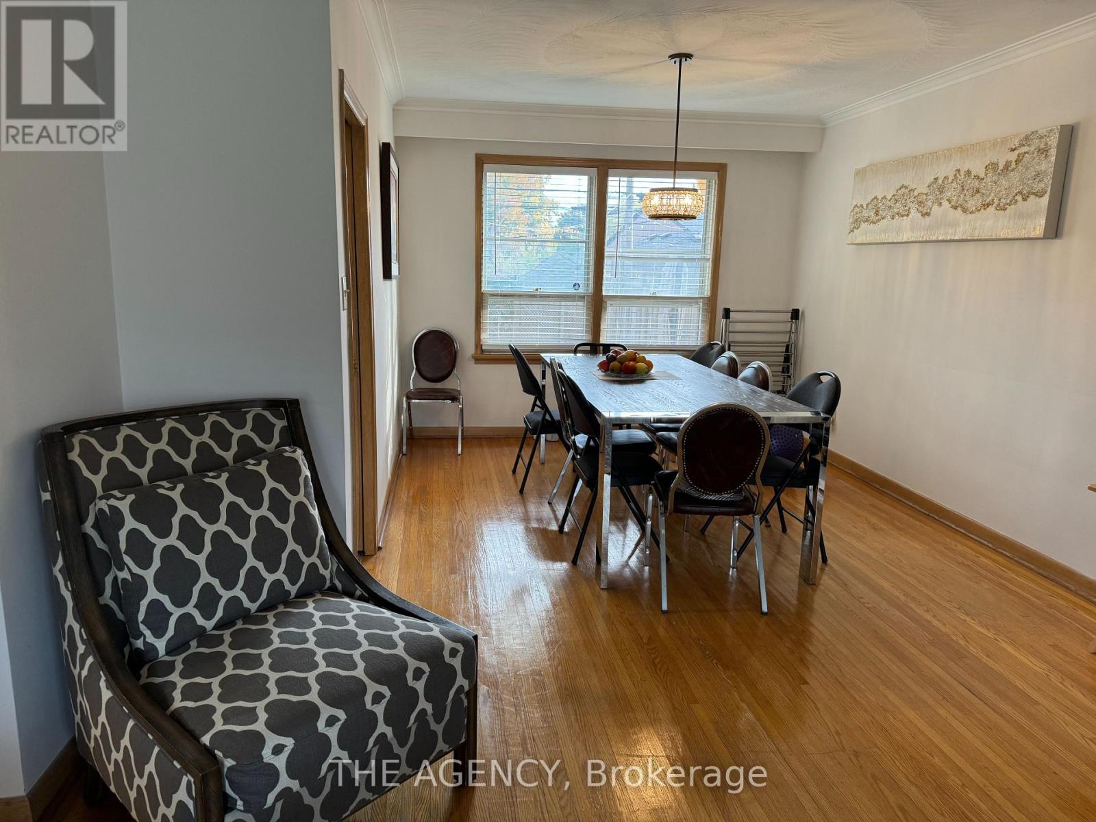 64 Farningham Crescent, Toronto, Ontario  M9B 3B6 - Photo 4 - W12966458