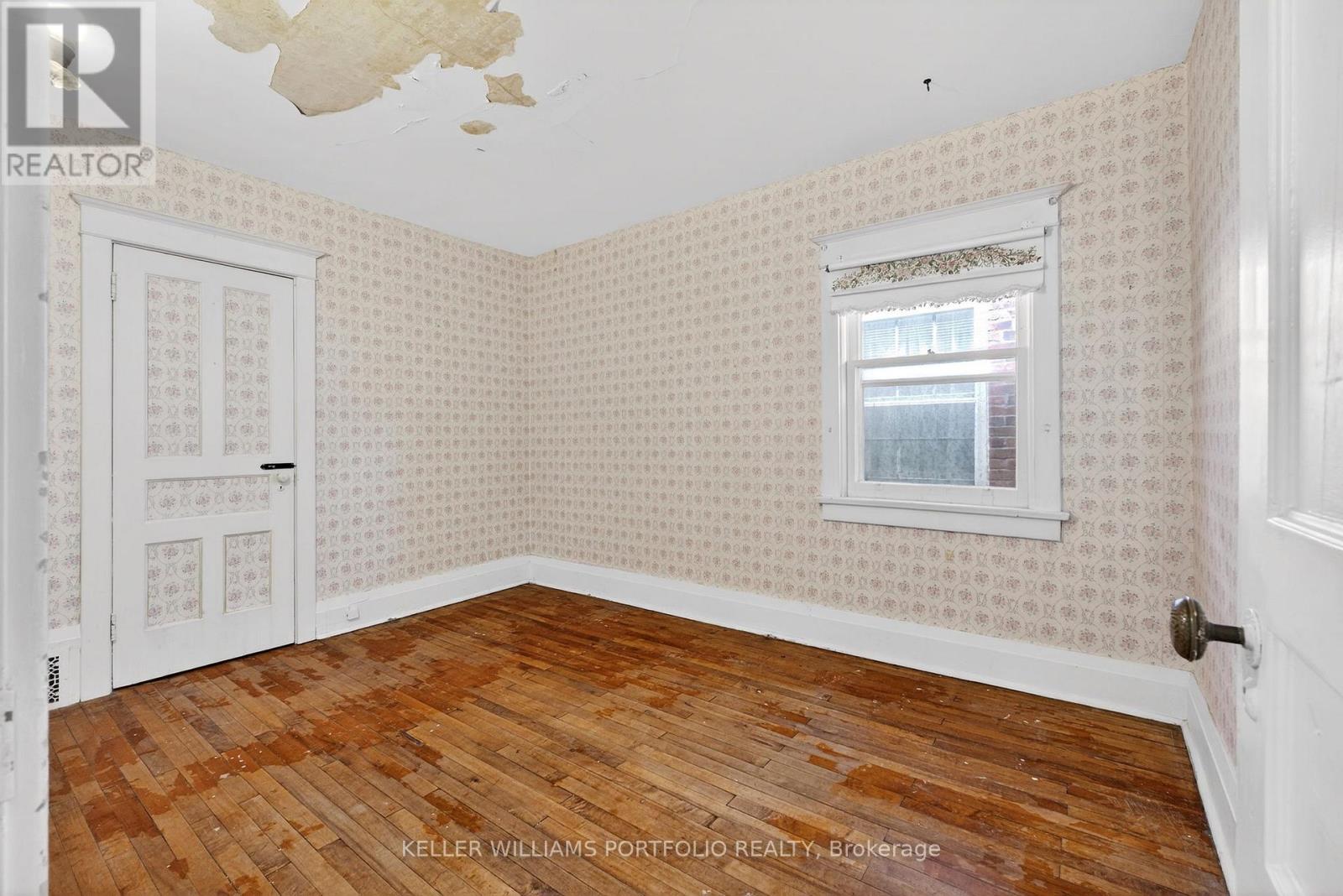 31 Mcroberts Avenue, Toronto, Ontario  M6E 4P3 - Photo 15 - W12966498