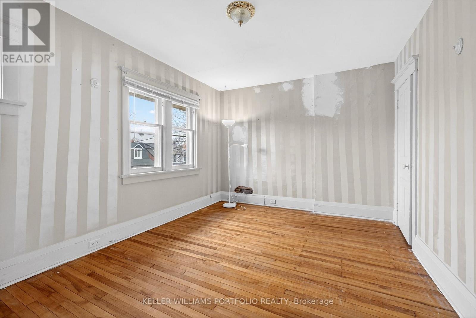 31 Mcroberts Avenue, Toronto, Ontario  M6E 4P3 - Photo 17 - W12966498