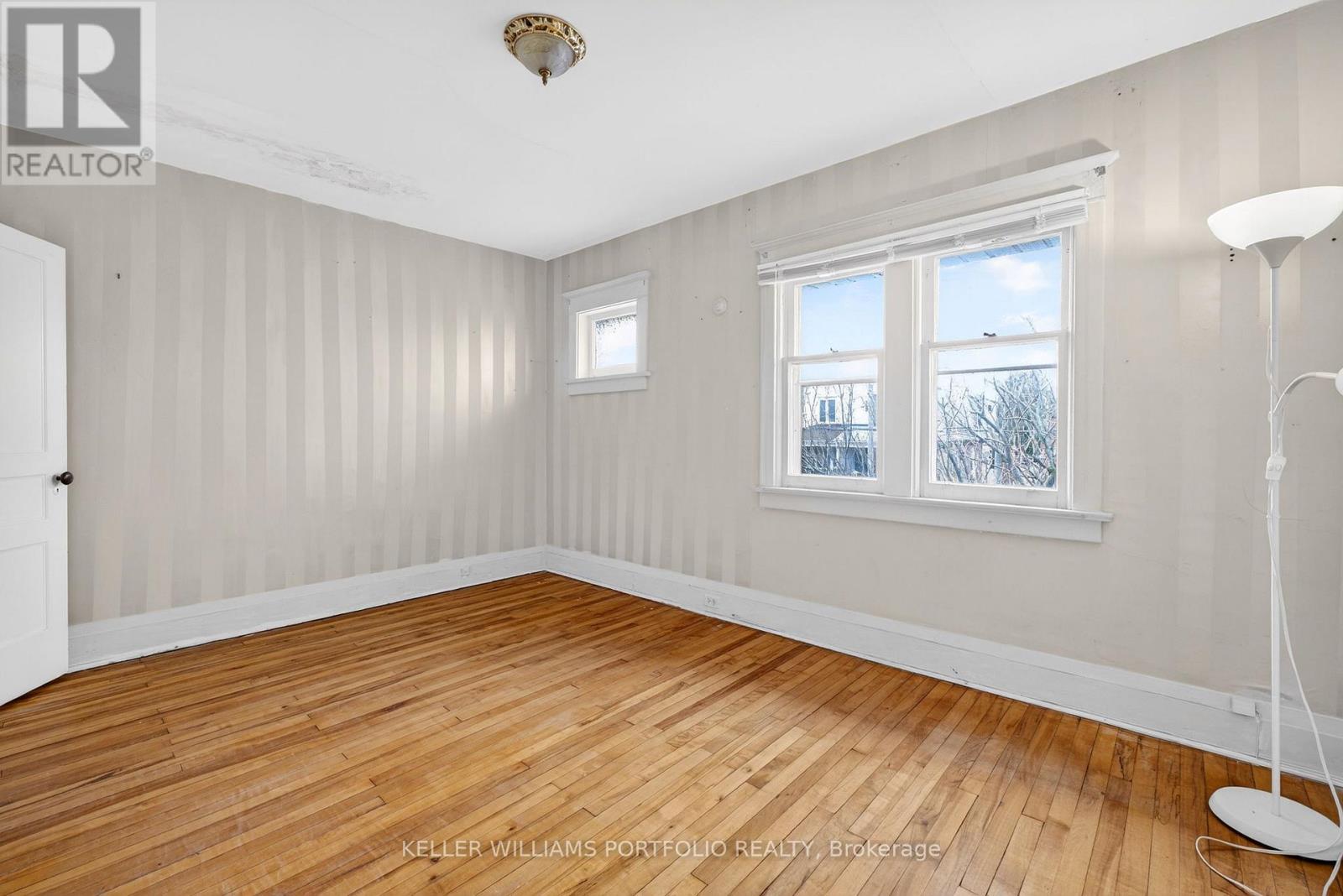 31 Mcroberts Avenue, Toronto, Ontario  M6E 4P3 - Photo 18 - W12966498