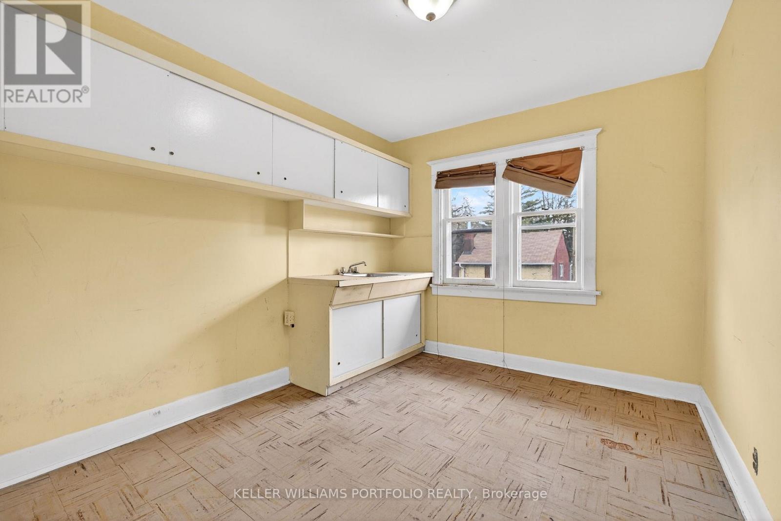 31 Mcroberts Avenue, Toronto, Ontario  M6E 4P3 - Photo 20 - W12966498