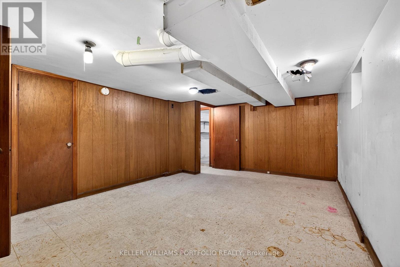 31 Mcroberts Avenue, Toronto, Ontario  M6E 4P3 - Photo 27 - W12966498