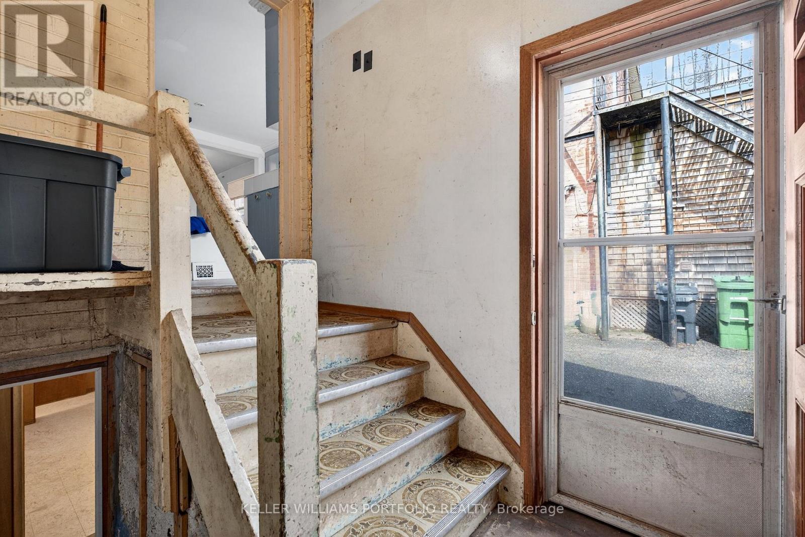 31 Mcroberts Avenue, Toronto, Ontario  M6E 4P3 - Photo 30 - W12966498