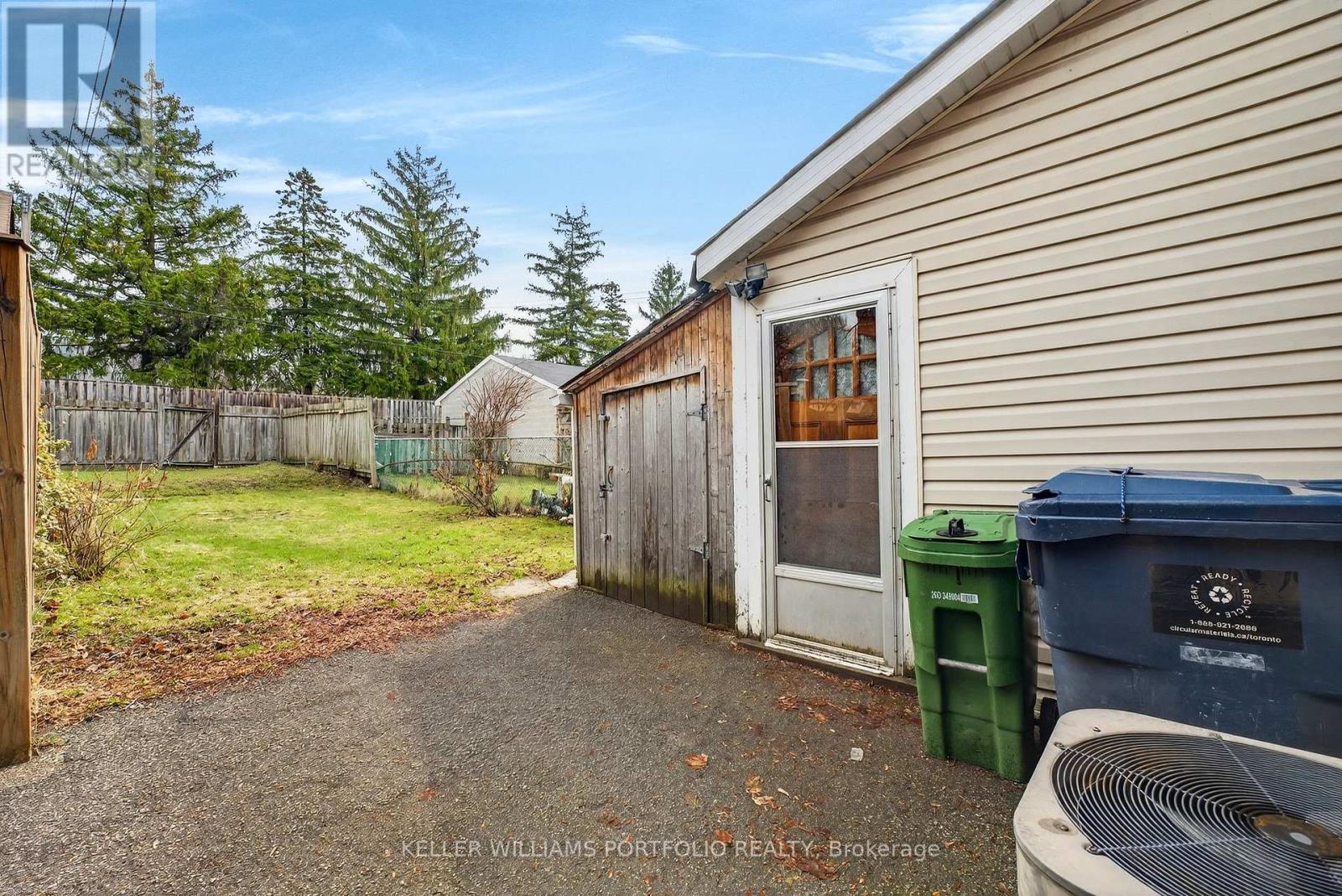 31 Mcroberts Avenue, Toronto, Ontario  M6E 4P3 - Photo 33 - W12966498