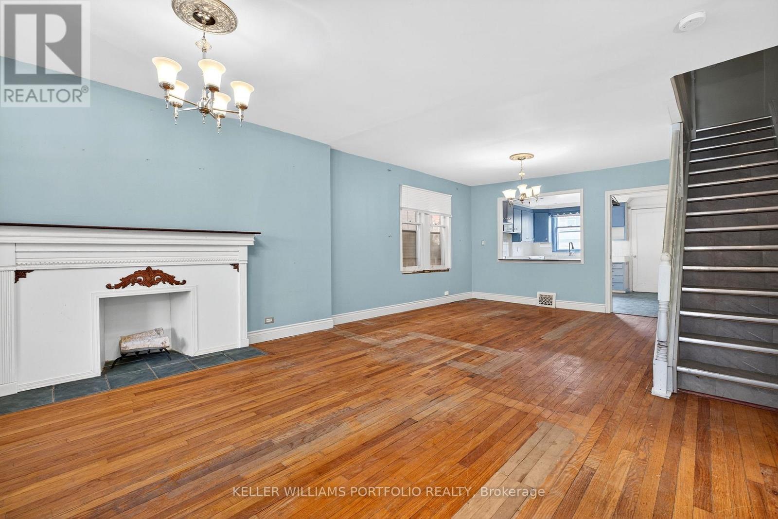 31 Mcroberts Avenue, Toronto, Ontario  M6E 4P3 - Photo 6 - W12966498