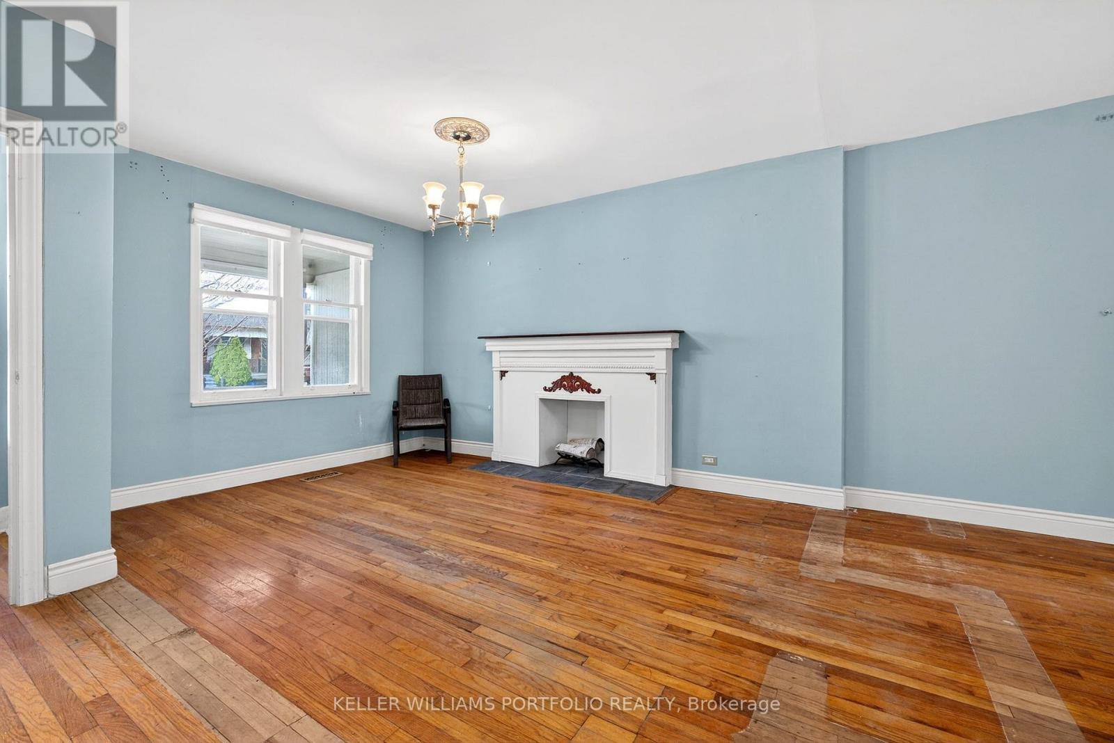 31 Mcroberts Avenue, Toronto, Ontario  M6E 4P3 - Photo 7 - W12966498