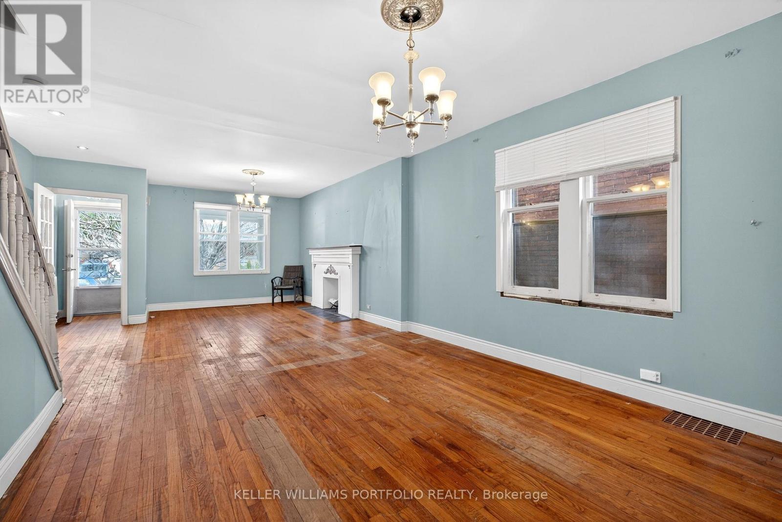 31 Mcroberts Avenue, Toronto, Ontario  M6E 4P3 - Photo 8 - W12966498