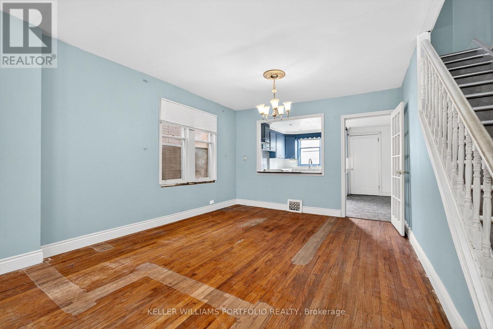 31 Mcroberts Avenue, Toronto, Ontario  M6E 4P3 - Photo 9 - W12966498