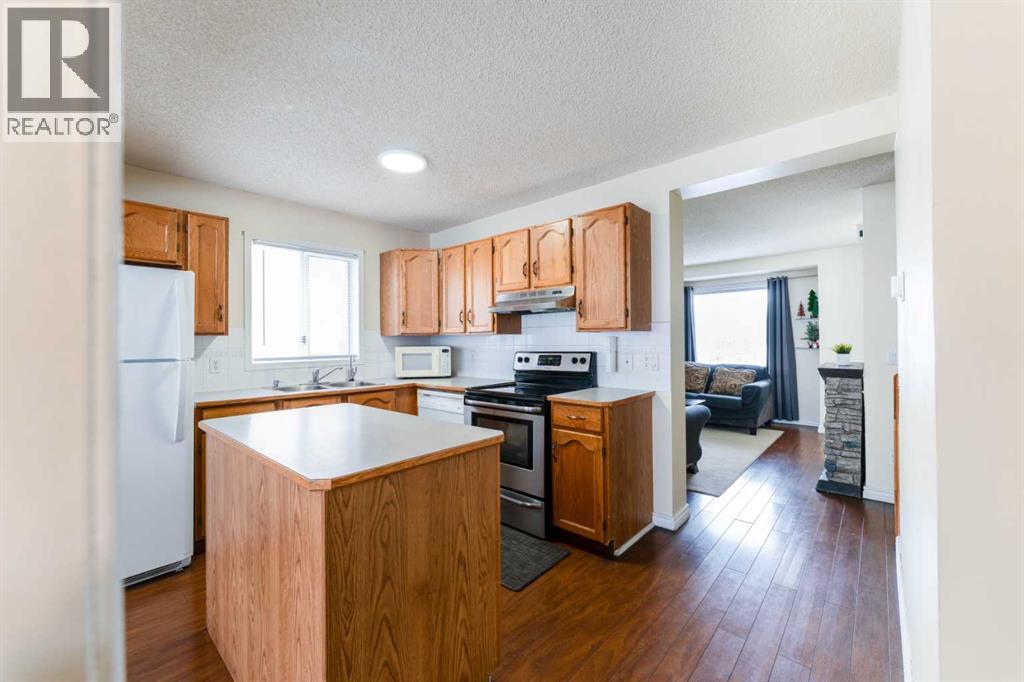 31 Coventry Lane NE, Calgary, Alberta  T3K 4G4 - Photo 14 - A2299352