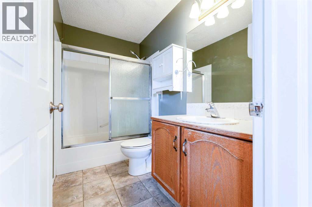 31 Coventry Lane NE, Calgary, Alberta  T3K 4G4 - Photo 22 - A2299352