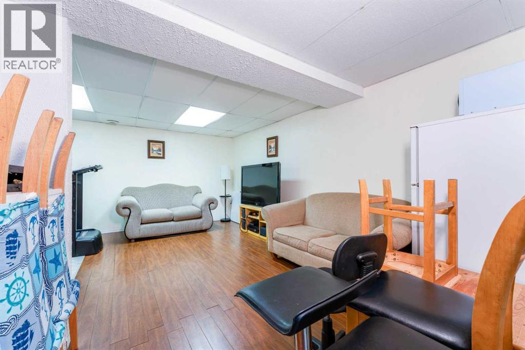 31 Coventry Lane NE, Calgary, Alberta  T3K 4G4 - Photo 37 - A2299352