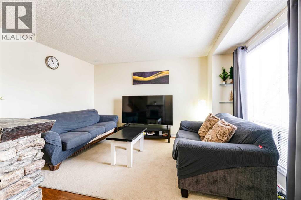 31 Coventry Lane NE, Calgary, Alberta  T3K 4G4 - Photo 4 - A2299352