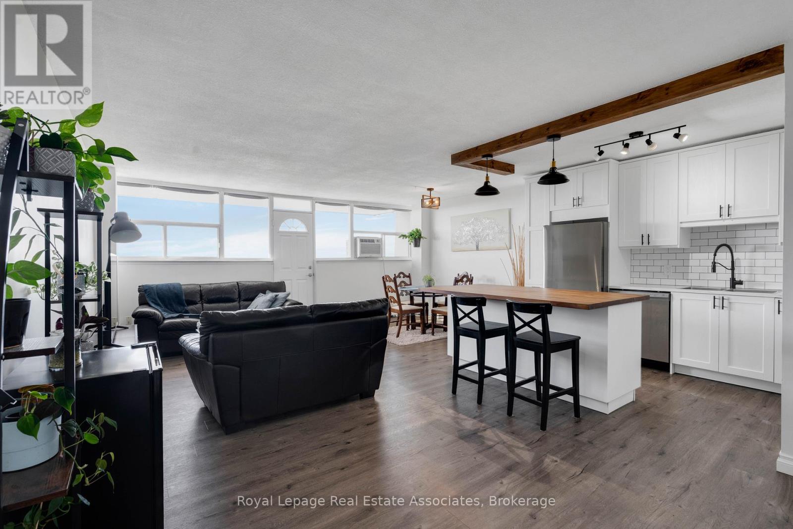 1204 - 215 Glenridge Avenue, St. Catharines, Ontario  L2T 3J7 - Photo 6 - X12966302