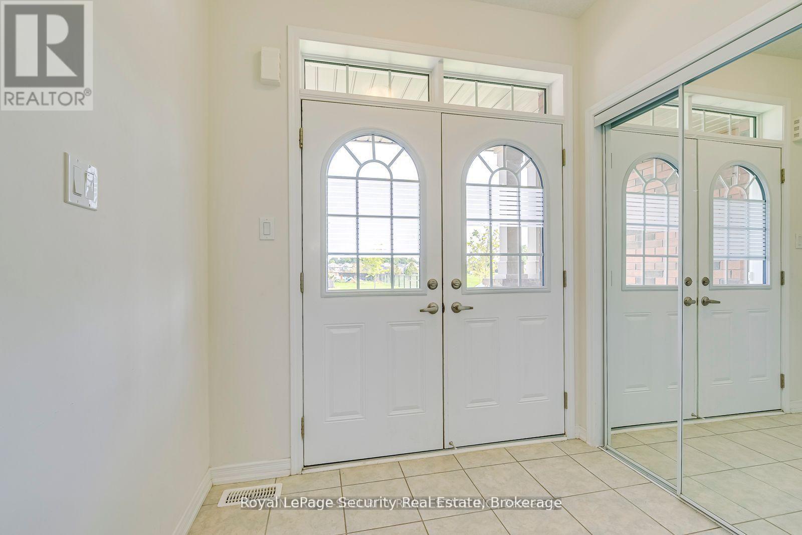 30 Witteveen Drive, Brantford, Ontario  N3T 0S3 - Photo 4 - X12966332