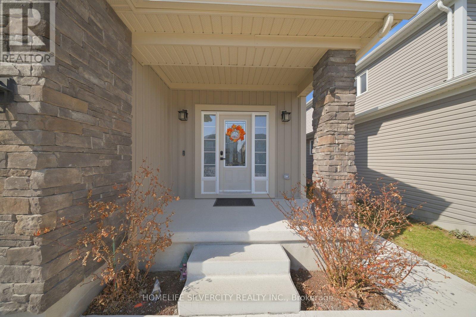 17 Oldham Avenue, Brant, Ontario  N3L 0G7 - Photo 4 - X12966350