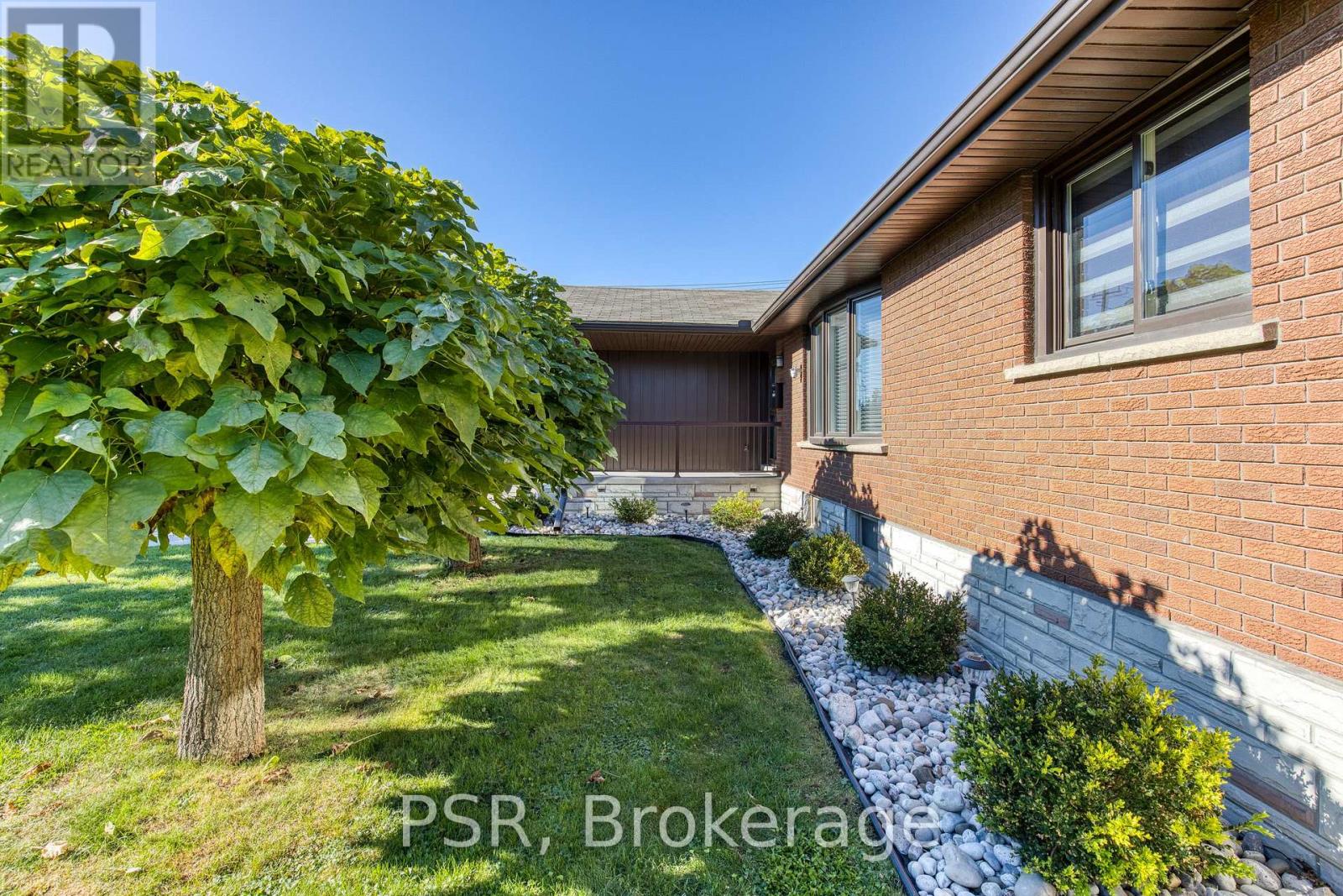 24 Burbank Road, Kitchener, Ontario  N2B 1E1 - Photo 2 - X12966406