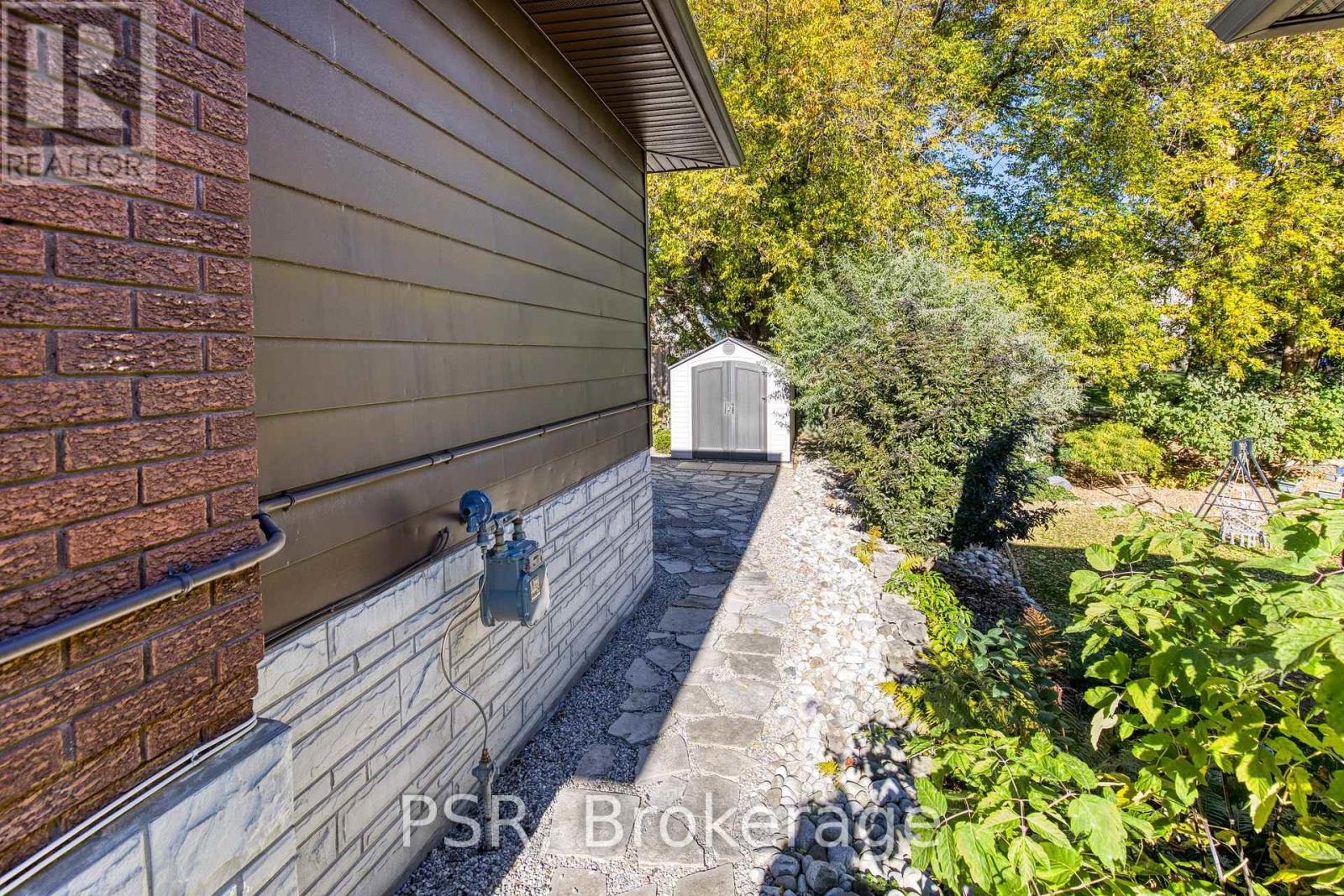 24 Burbank Road, Kitchener, Ontario  N2B 1E1 - Photo 3 - X12966406