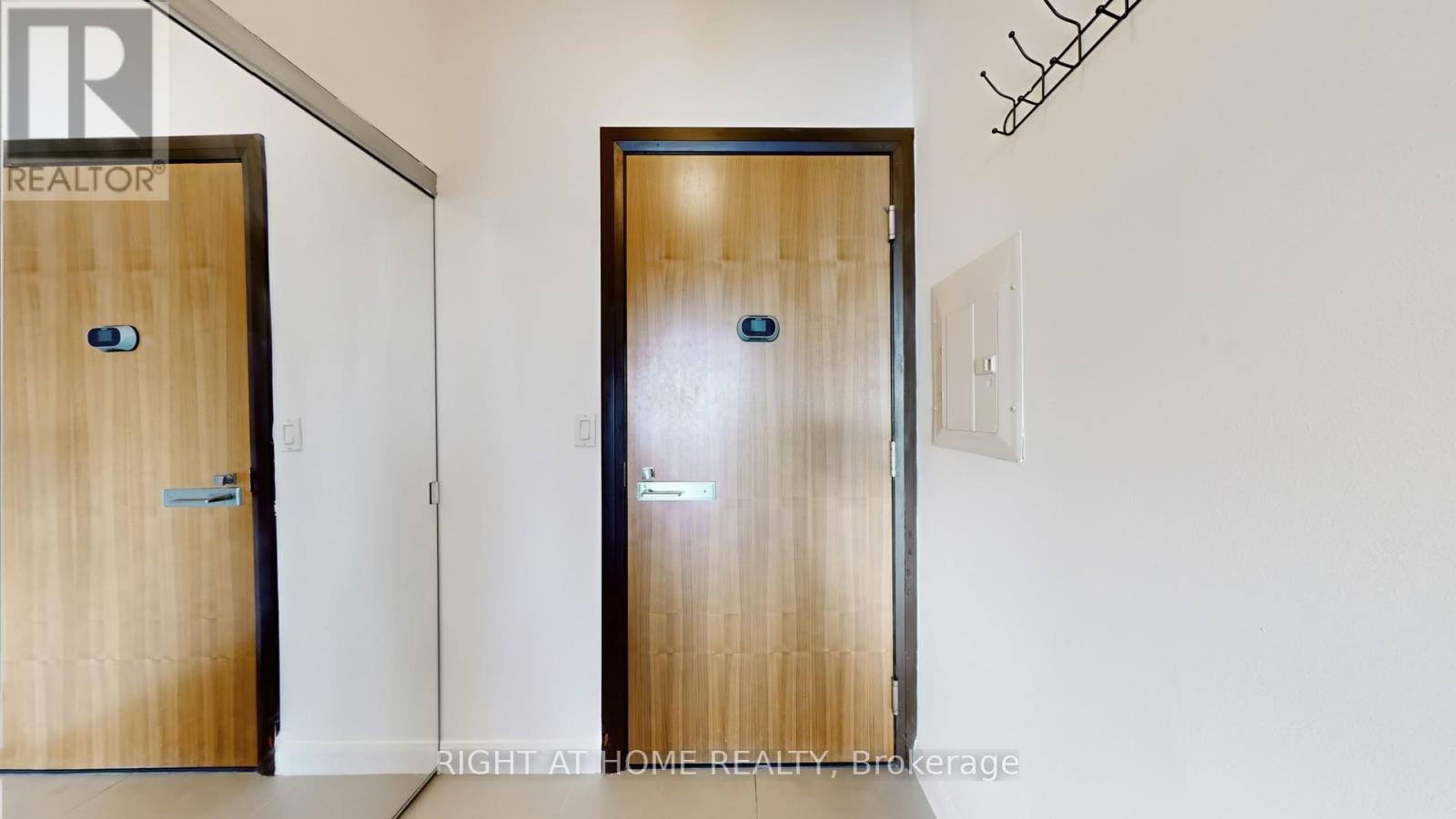 2604 - 500 Sherbourne Street, Toronto, Ontario  M4X 1L1 - Photo 9 - C12903852