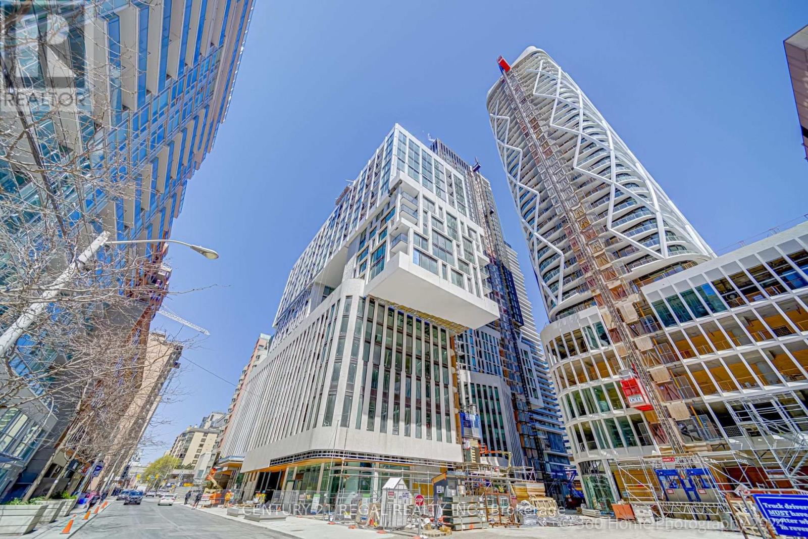 1409 - 238 Simcoe Street, Toronto, Ontario  M5T 1T4 - Photo 2 - C12959952