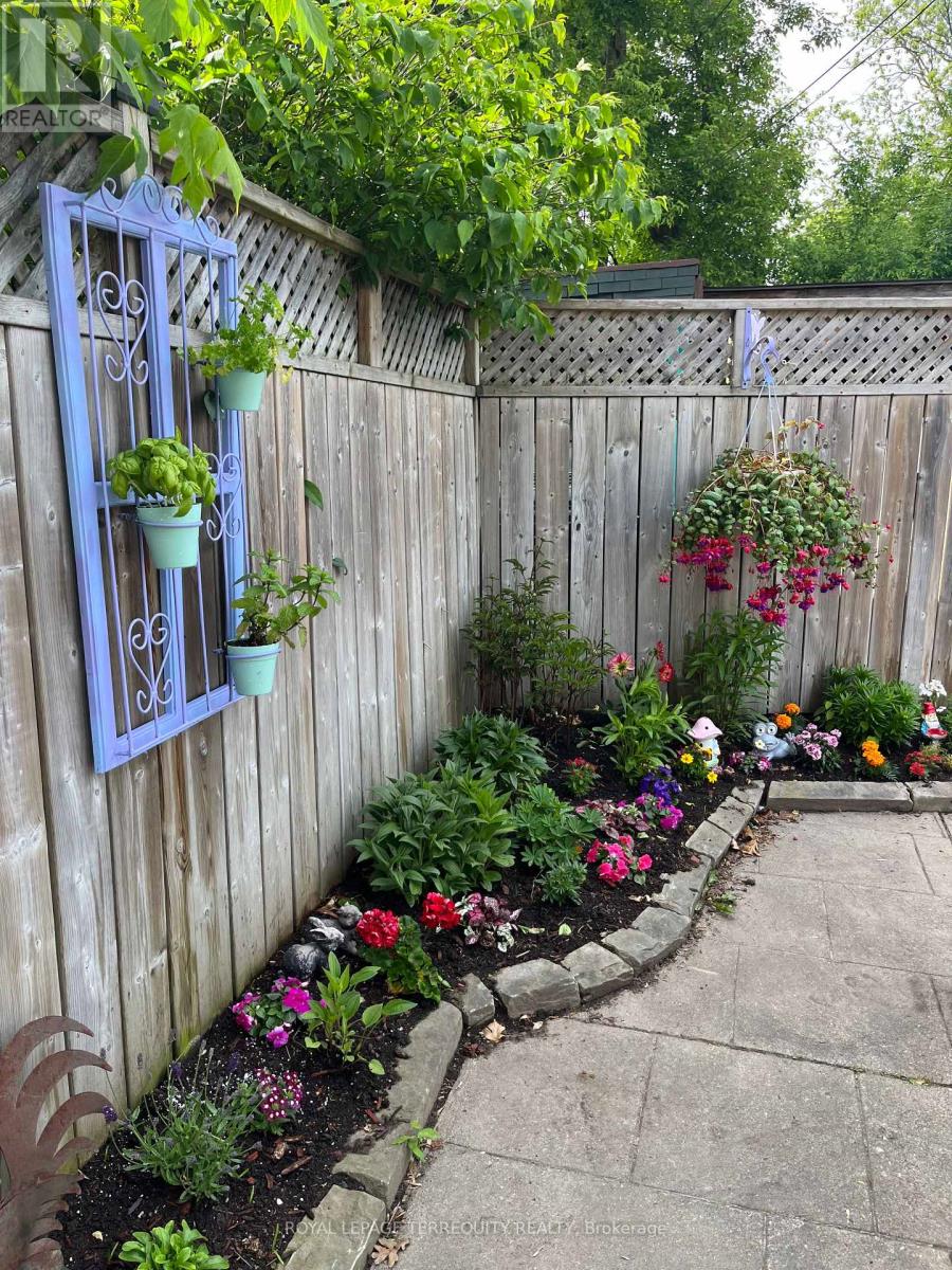 1746 Queen Street E, Toronto, Ontario  M4L 1G7 - Photo 22 - E12865030