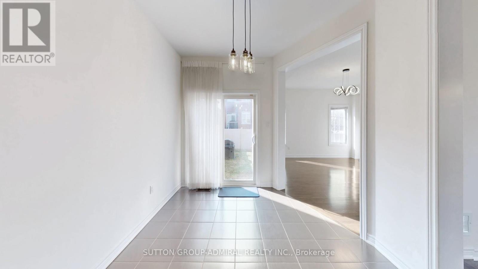 75 Lauderdale Drive, Vaughan, Ontario  L6A 4G7 - Photo 13 - N12964386