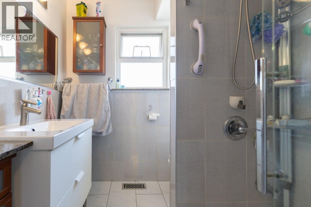 7250-52 Nelson Avenue, Burnaby, British Columbia  V5J 4C3 - Photo 18 - R3107491