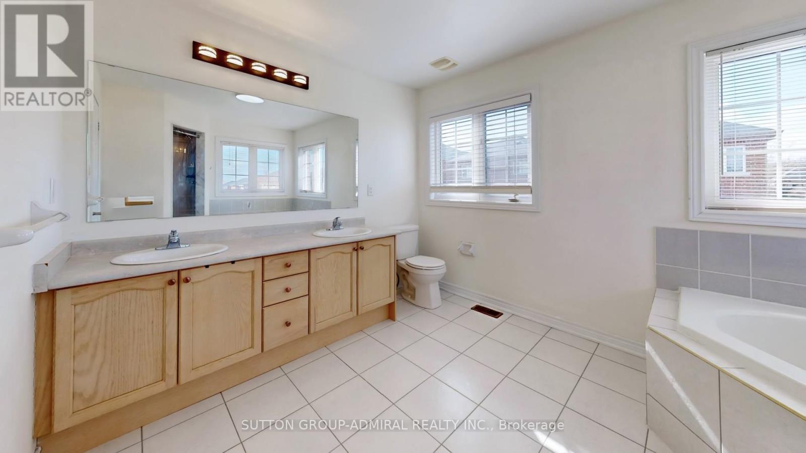 75 Lauderdale Drive, Vaughan, Ontario  L6A 4G7 - Photo 28 - N12964386