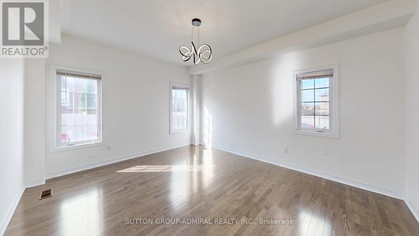 75 Lauderdale Drive, Vaughan, Ontario  L6A 4G7 - Photo 8 - N12964386