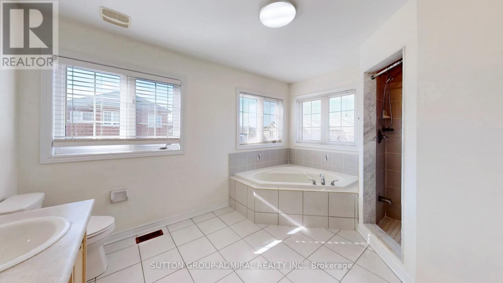 75 Lauderdale Drive, Vaughan, Ontario  L6A 4G7 - Photo 29 - N12964386