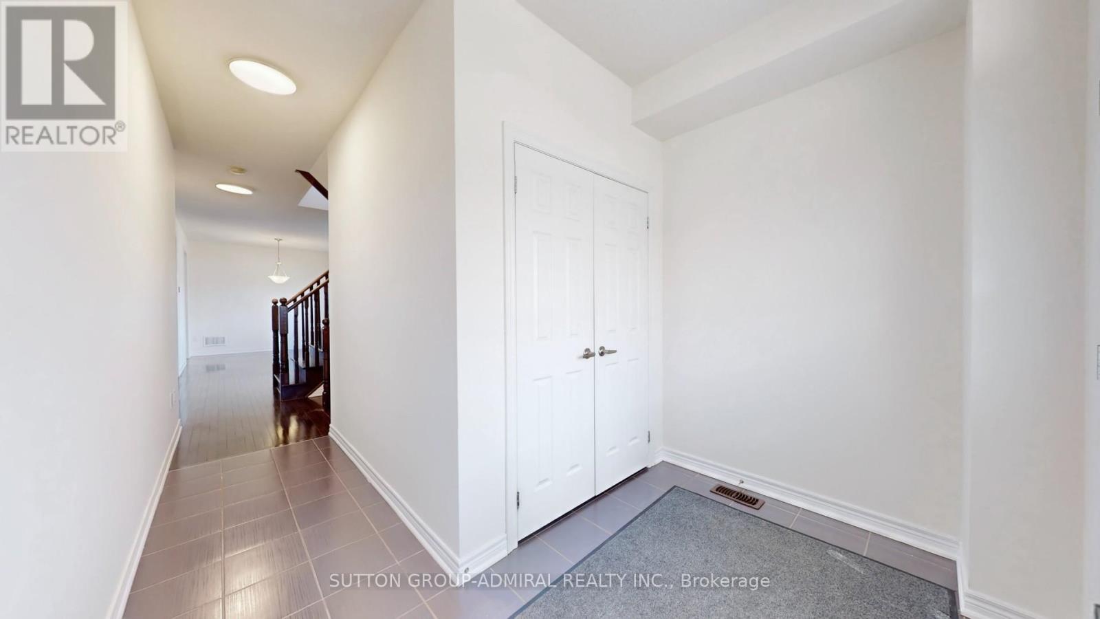 75 Lauderdale Drive, Vaughan, Ontario  L6A 4G7 - Photo 4 - N12964386