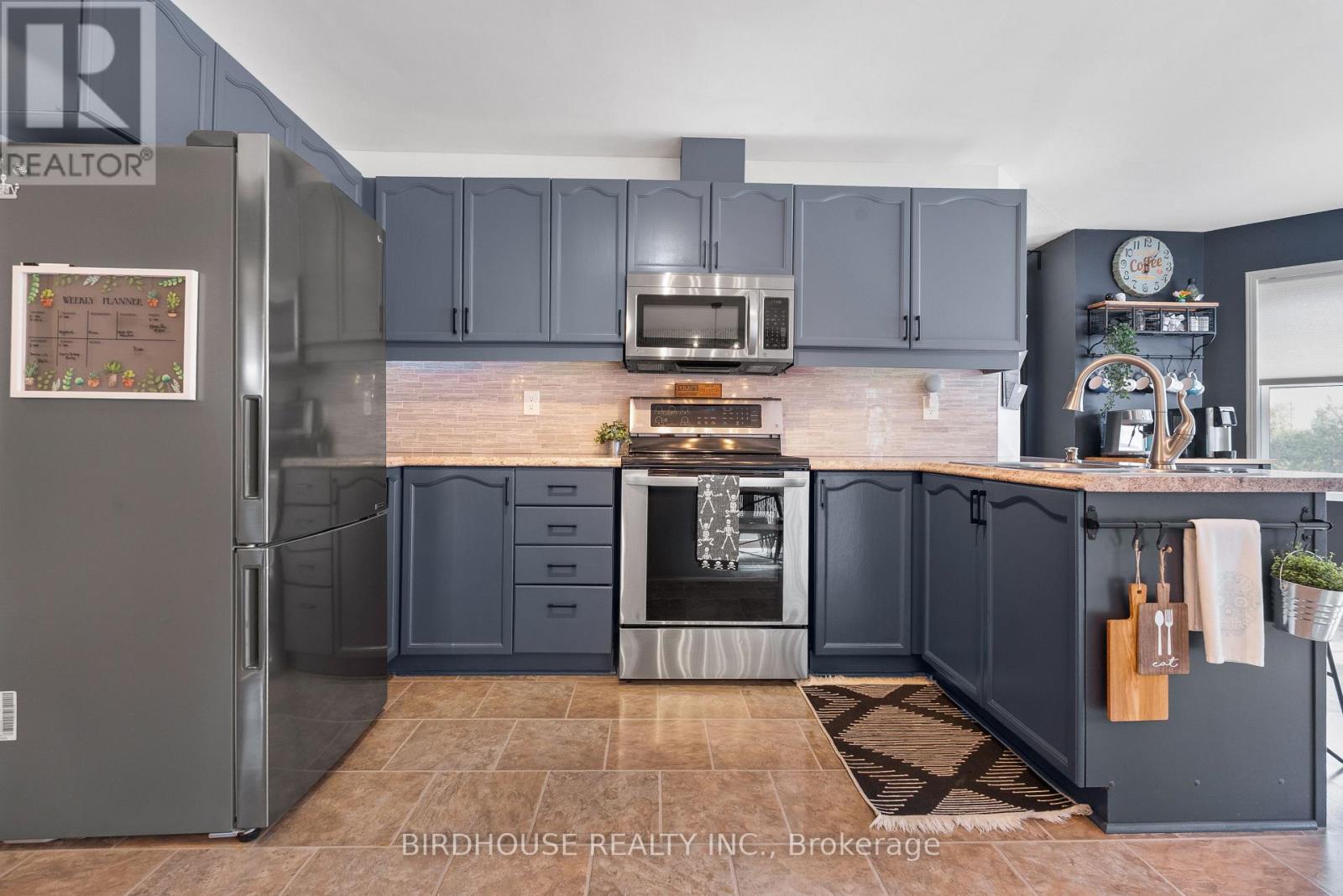 56 Champlain Boulevard, Kawartha Lakes, Ontario  K9V 4R1 - Photo 4 - X12966552