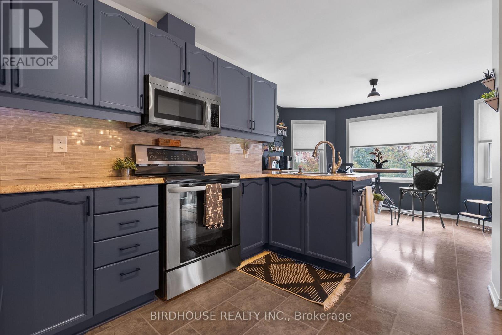 56 Champlain Boulevard, Kawartha Lakes, Ontario  K9V 4R1 - Photo 8 - X12966552